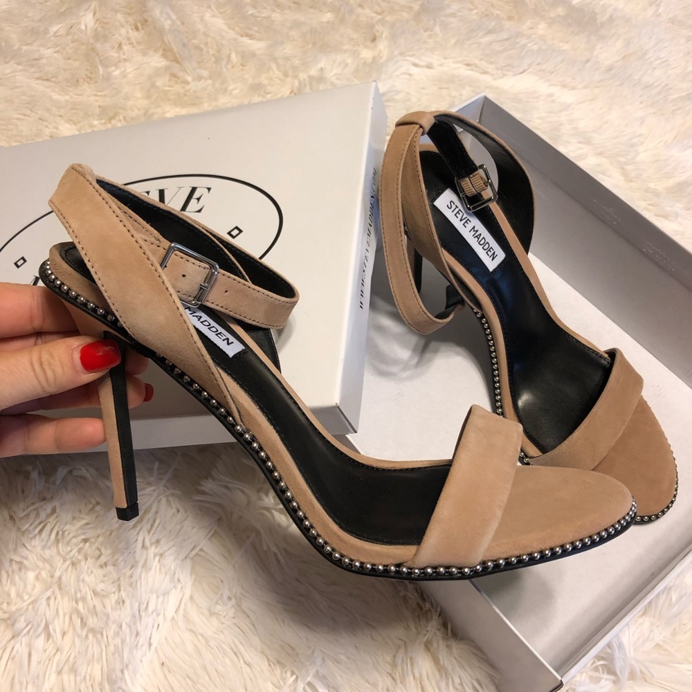 NUDE HEELS WITH STUDS